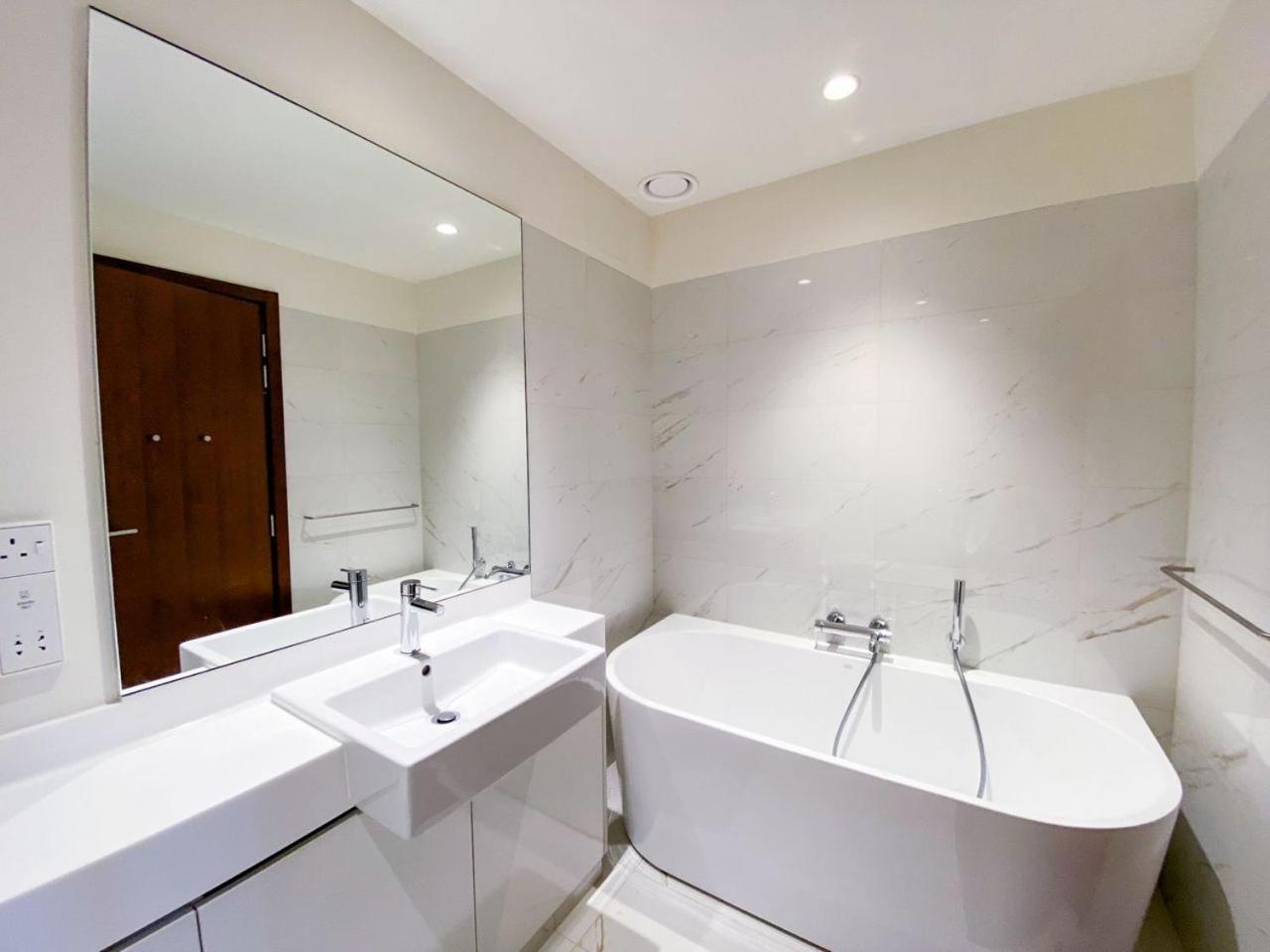 Brand New Water Front Luxury Cinnamon Suites Apartment In Heart Of Colombo City المظهر الخارجي الصورة